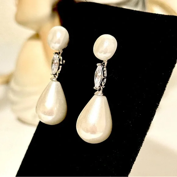 Pearl and Swarovski Crystal Drop Earrings - Picture 4 of 7